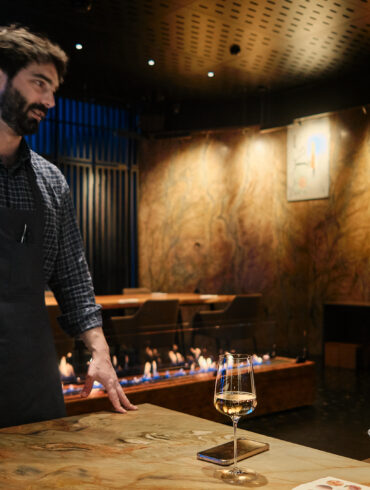 Master chef Nikanor Veira describing the set menu